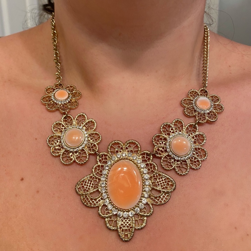 Charming Charlie Peach Flower Pendant Necklace